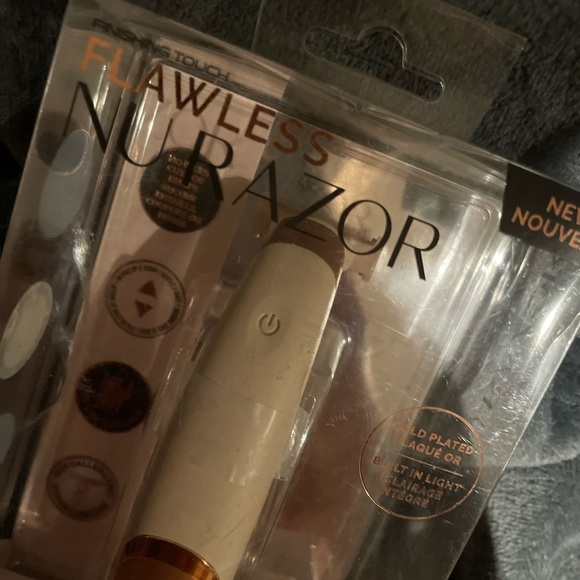 🎀✂️FINISHING TOUCH FLAWLESS NU RAZOR✂️🎀 - Picture 3 of 11